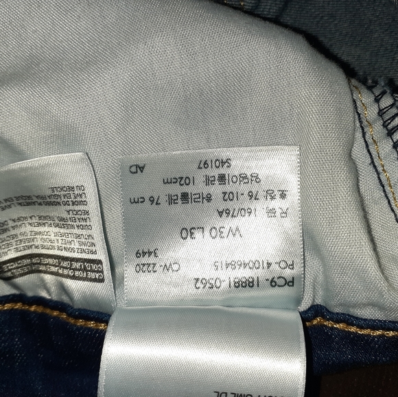 Levis - Picture 6 of 7